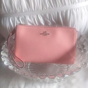 COACH NWOT Powder Pink Wristlet Wallet